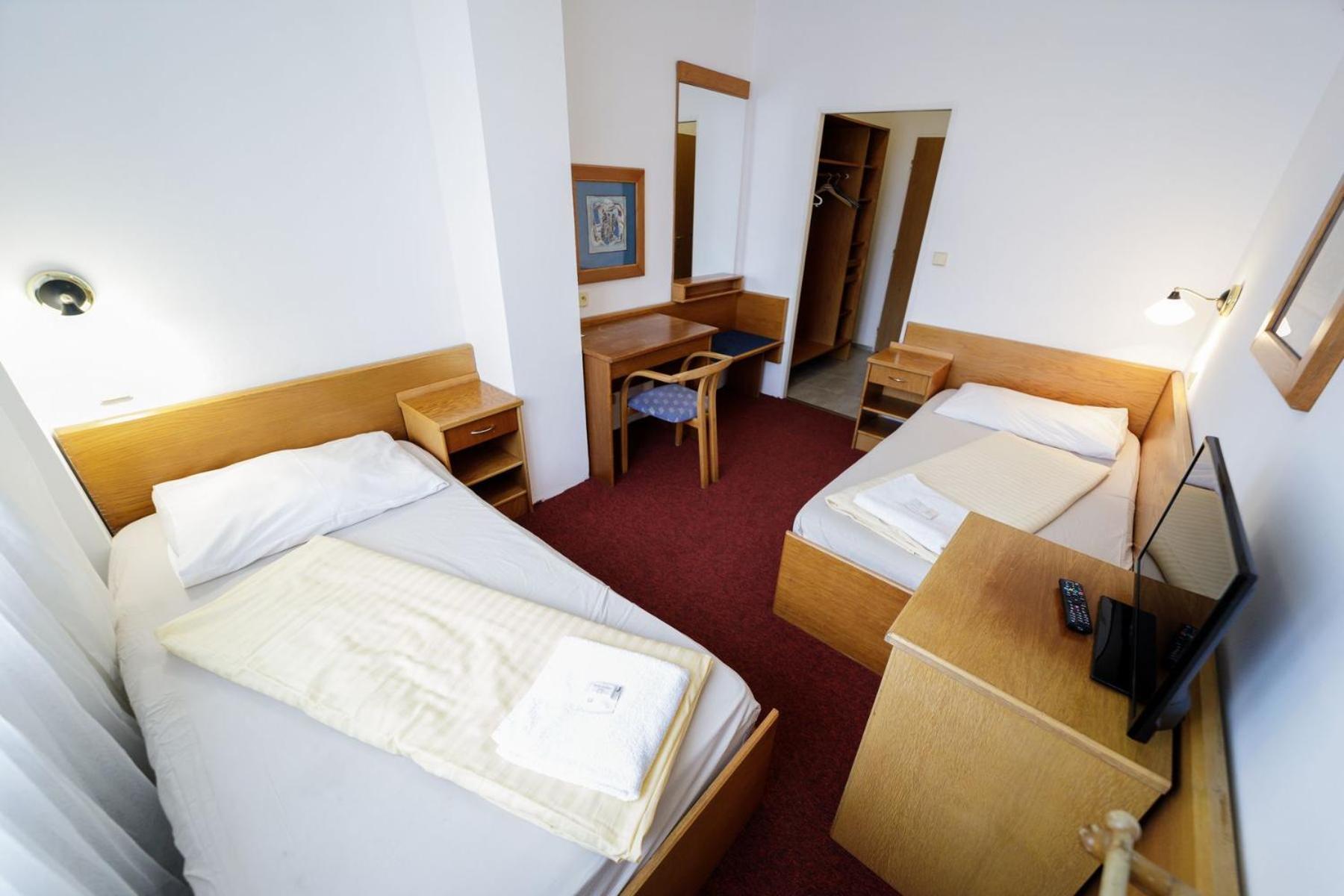 Hotel Peliny Chocen Екстериор снимка