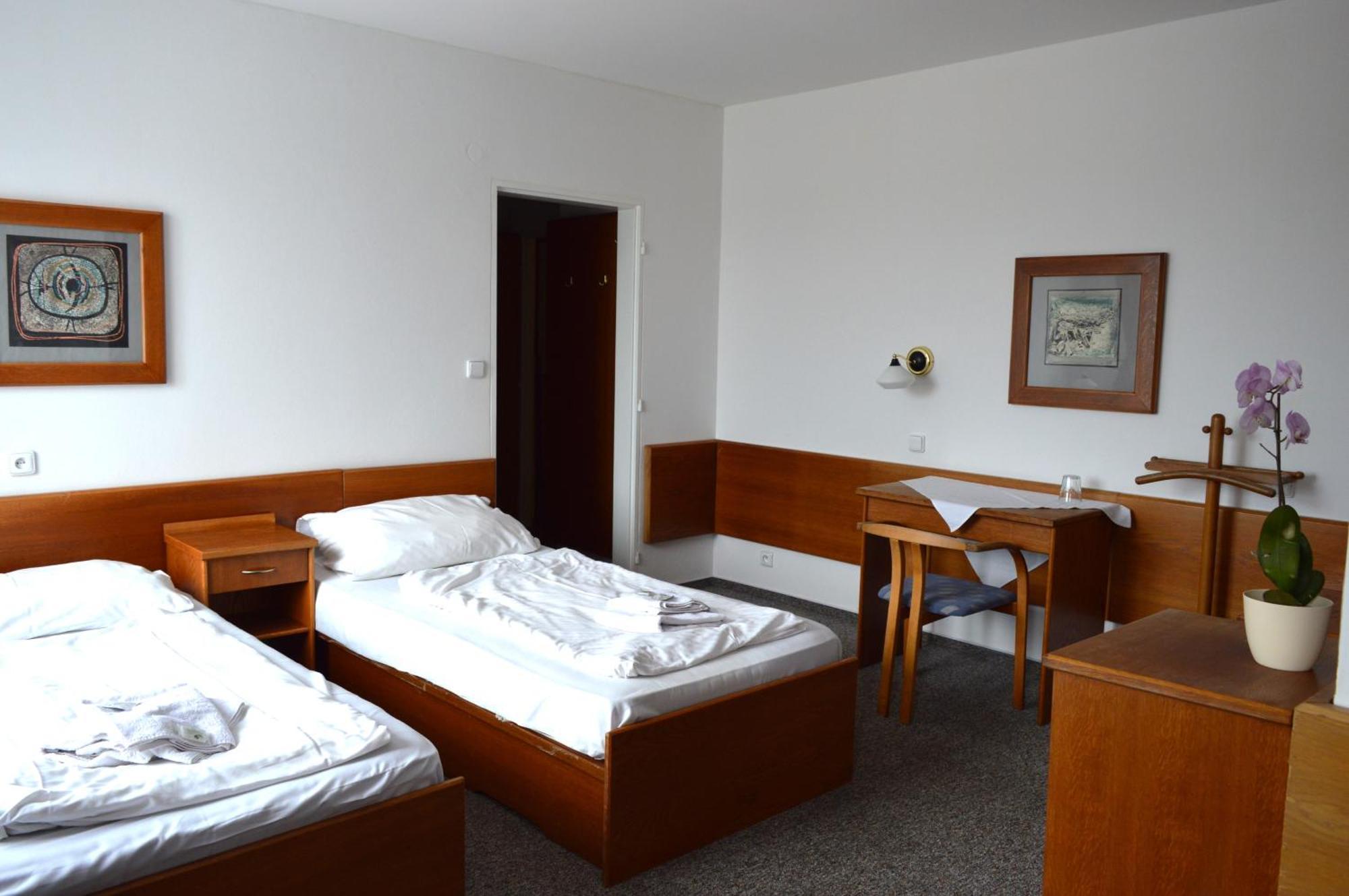 Hotel Peliny Chocen Екстериор снимка