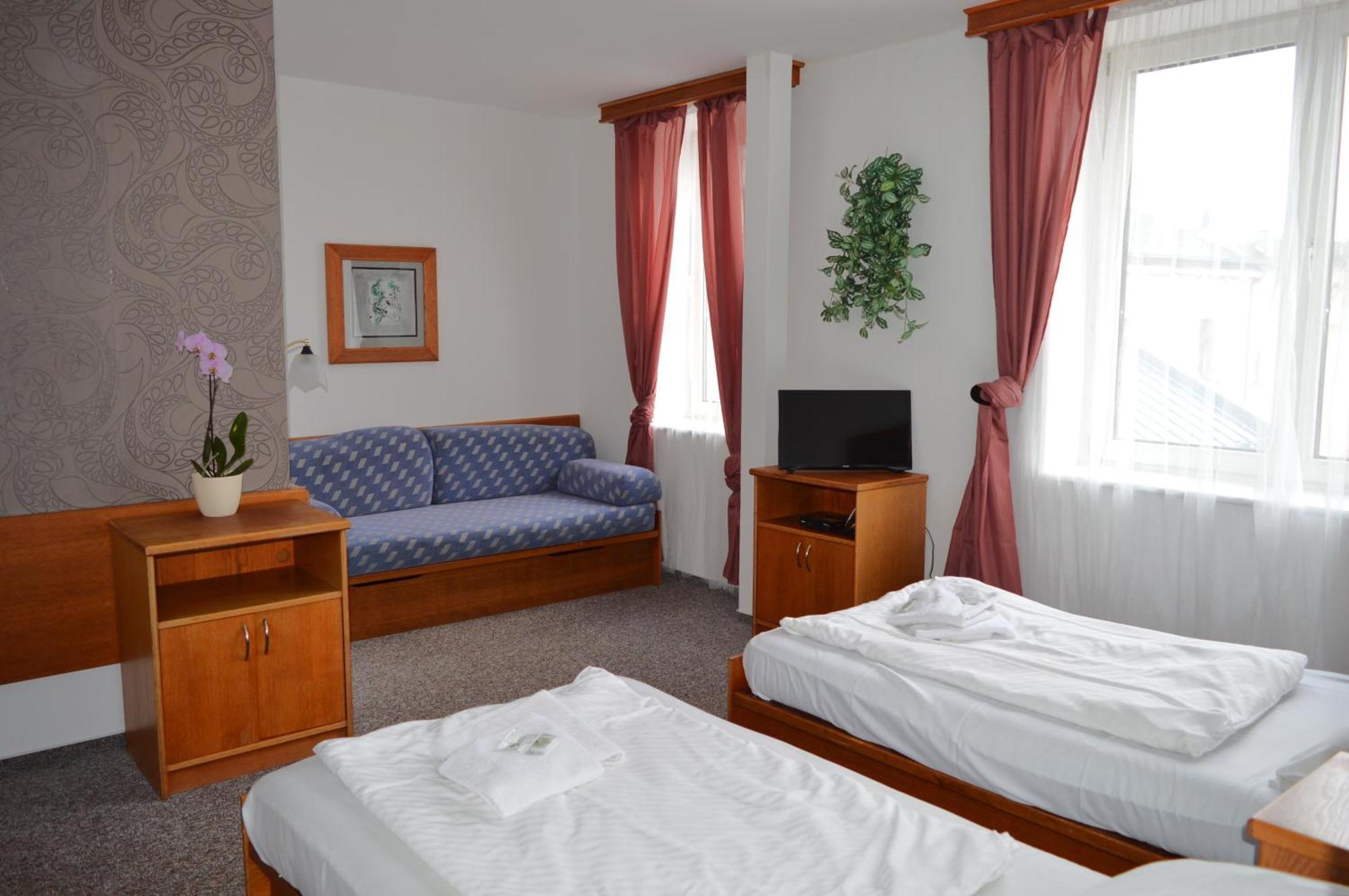 Hotel Peliny Chocen Екстериор снимка